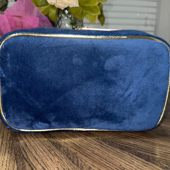 NWT juicy couture makeup bag 💙 - Picture 2 of 3